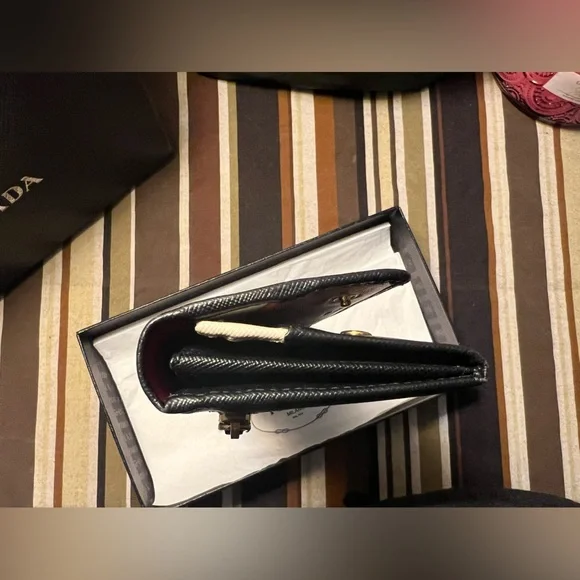 PRADA Tri color leather snap wallet w/COA box/tissue
